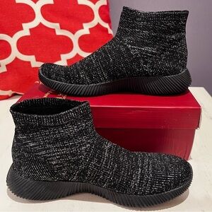 Liliana Geezy 6 Black & White Ladies Boots with Sock-like Design and Rubber Sole